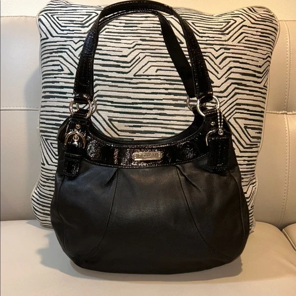 Coach Lynn Soho Leather w/ Patent Trim Black Shoulder Bag EUC - Picture 1 of 10
